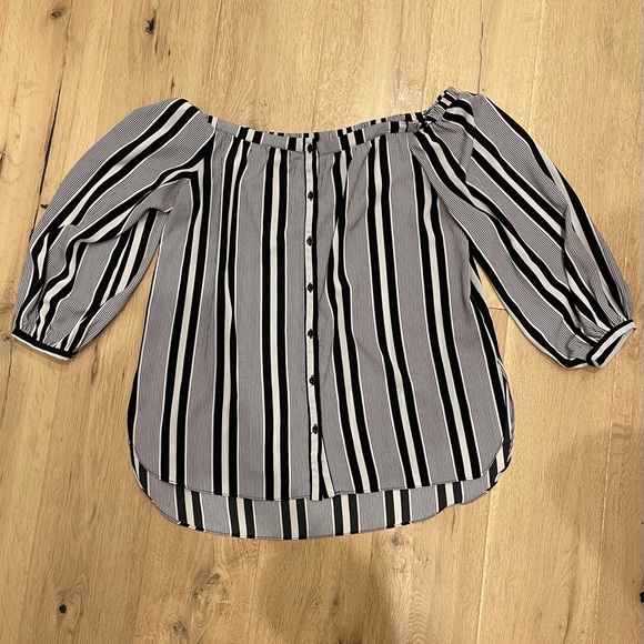 Off the shoulder button down top - Picture 1 of 2